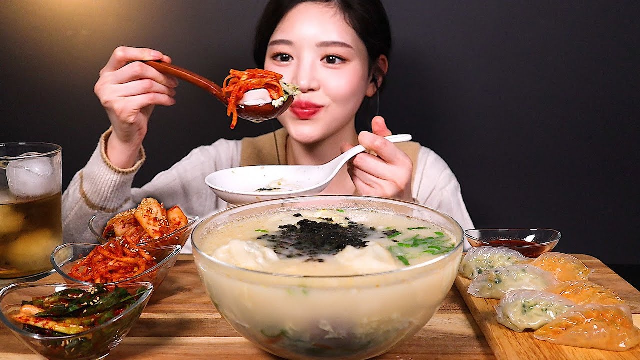 SUB)새해 첫 떡만두국 먹방 ! 겉절이 파김치 무생채에 감자김치만두까지 리얼사운드 tteokguk Mukbang ASMR