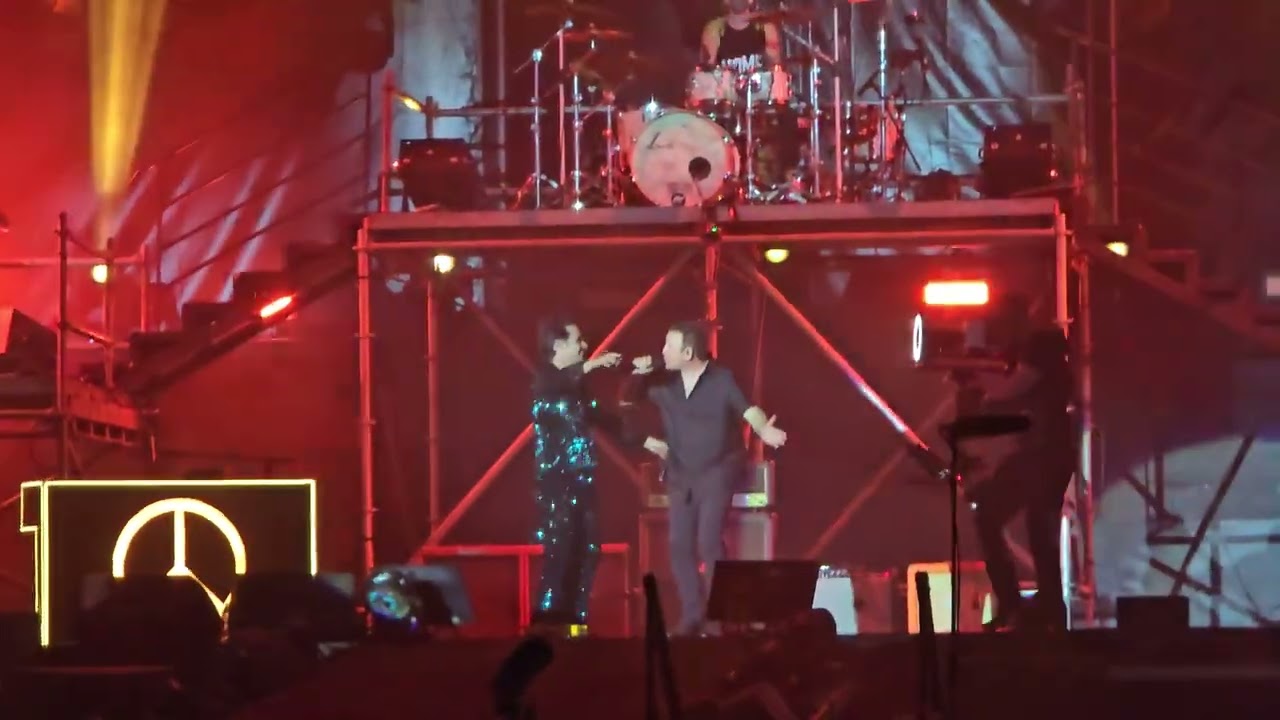 אביב גפן וכוכבי הניינטיז -  זה כל הקסם, עכשיו, תשאירי לי מקום לחבק, ציפור מדבר, אחלום לנצח