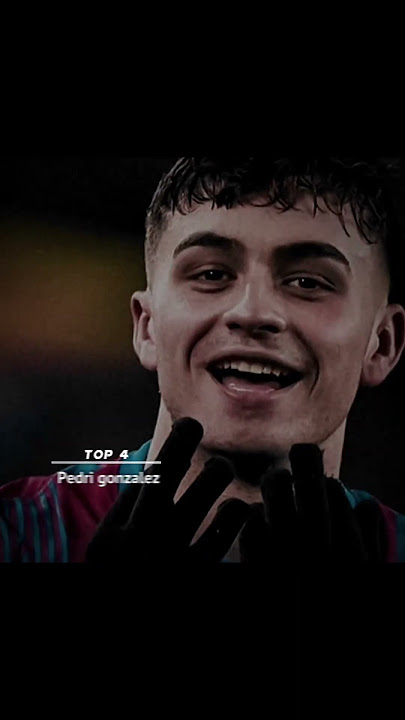 Top 9 pemain bola terganteng