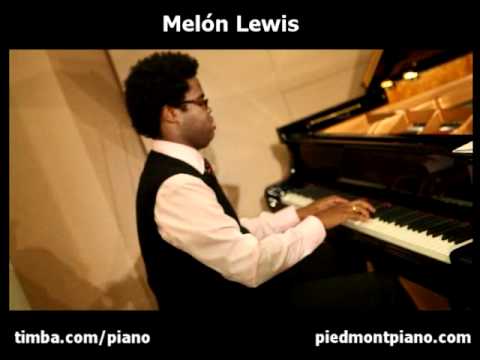 Melon Lewis plays La vida sin esperanza from Beyon...