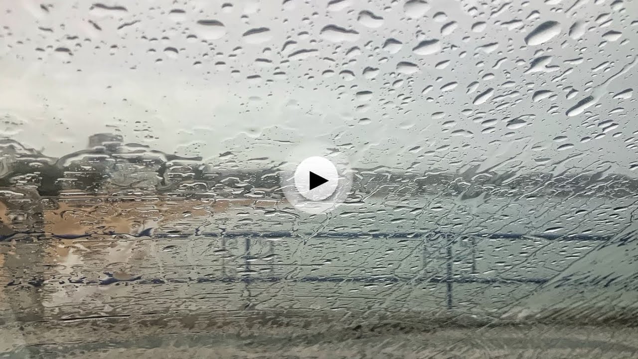 Domingo. Esto es lo que nos hemos encontrado hoy en Santander: lluvia