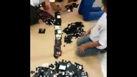 Arte com lixo eletrônico.