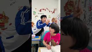 听闻上学时每个人都有一个这样的姐妹 #搞笑 #沙雕剧情 #发疯