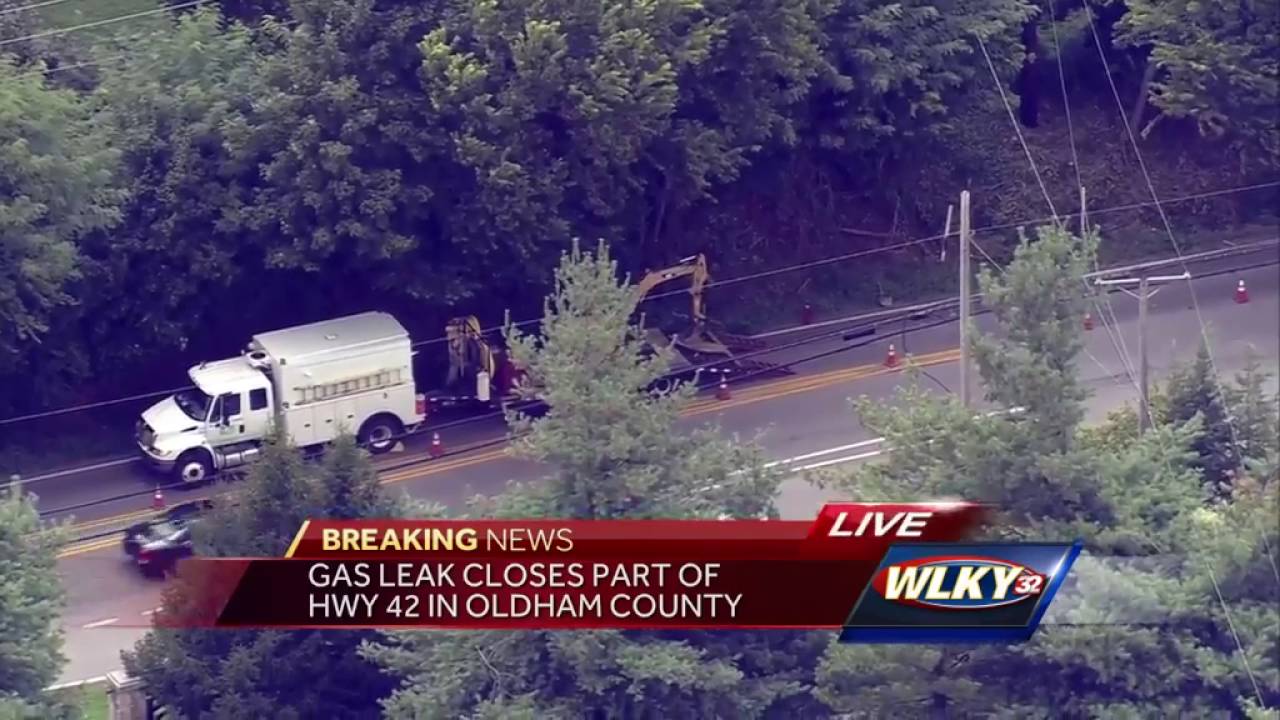 Gas leak shuts down portion of U.S. 42 - YouTube