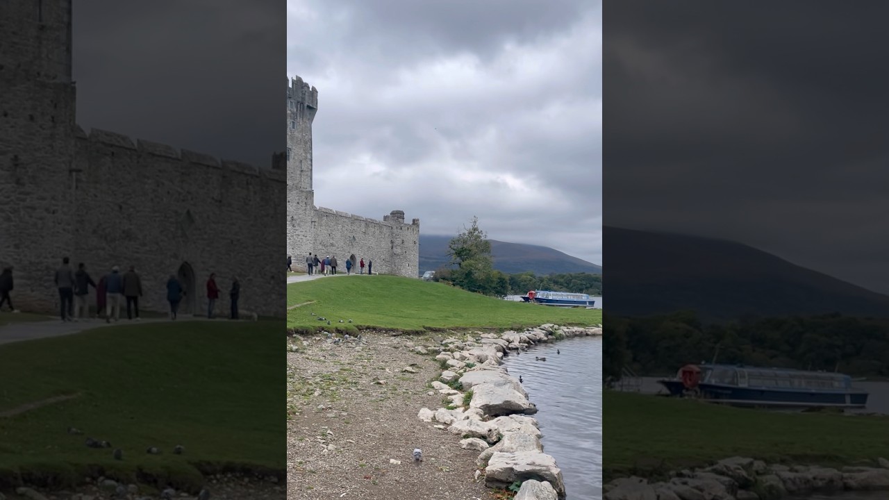 Замок у реки