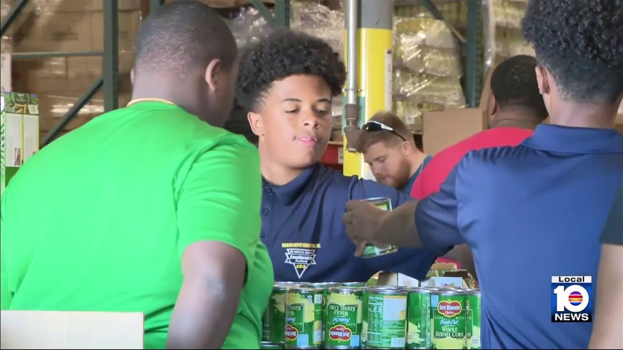 100 Black Men of South Florida organization hosts food drive ahead of Thanksgiving