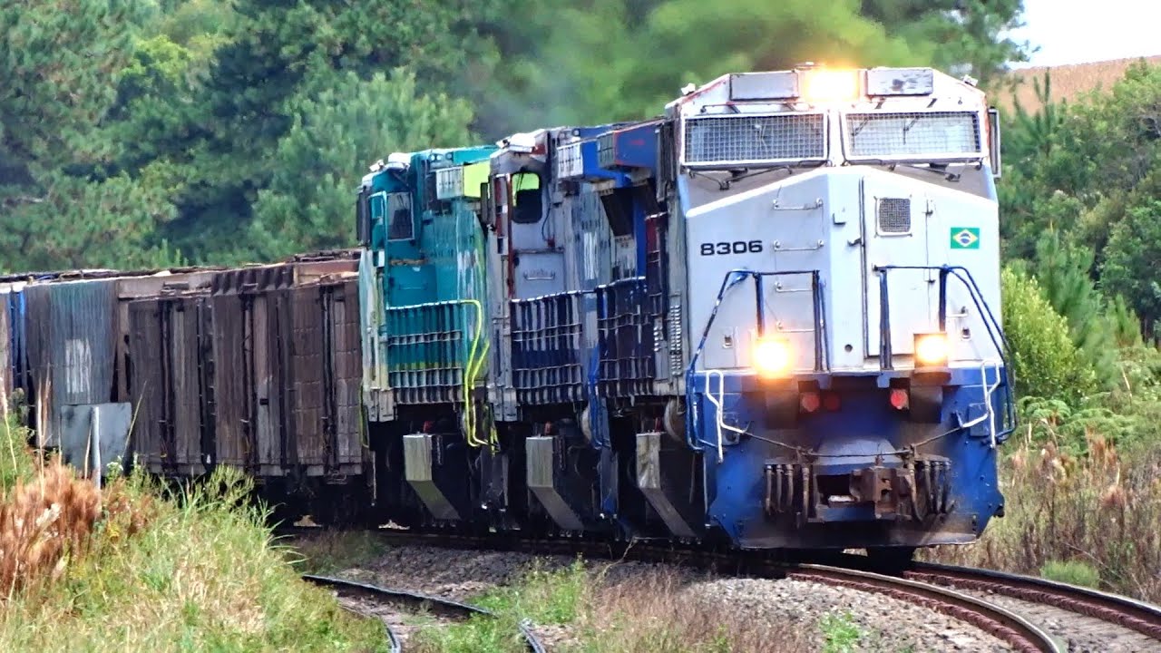 Dash Train Rumo Trio de DASH-9 rumo e brado no Trem carregado - YouTube