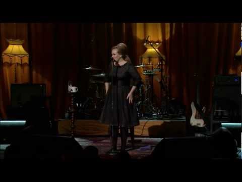 Adele - Rolling in the Deep (Live at Itunes Festival 2011) with lyrics