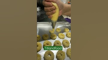 Thumbnail of Wow!!Kue sagu keju edam Titiandfood. #sagukeju #kuekeringtitiandfood #keju #sagukejuedam