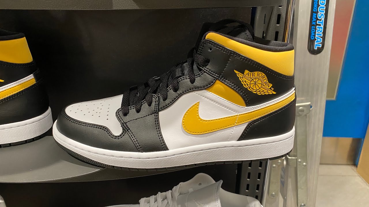 black and gold jordan 1 mid