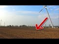 Windrad stürzt um - Abriss Extrem! Windkraftanlage zerschellt spektakulär auf einem Acker