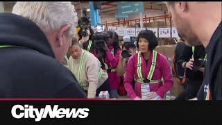 Ford and Chow join volunteers at food bank during Easter weekend