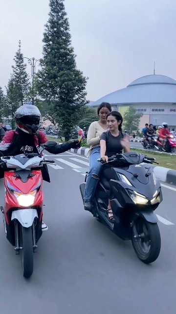Wajah semanis senja membuat luka sedalam samudra🥀💔