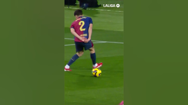 What a save, Tek! 🥊  #fcbarcelona #laligahighlights #szczęsny
