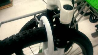 Reasons not to buy a Walmart Bike #1, this one I found was assembled wrong