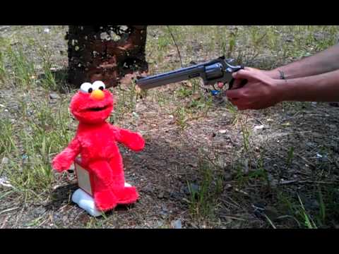 elmo-gets-shot-in-the-face-and-loses-his-head