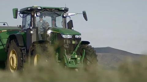 John Deere 7 and 8 Series Tractors