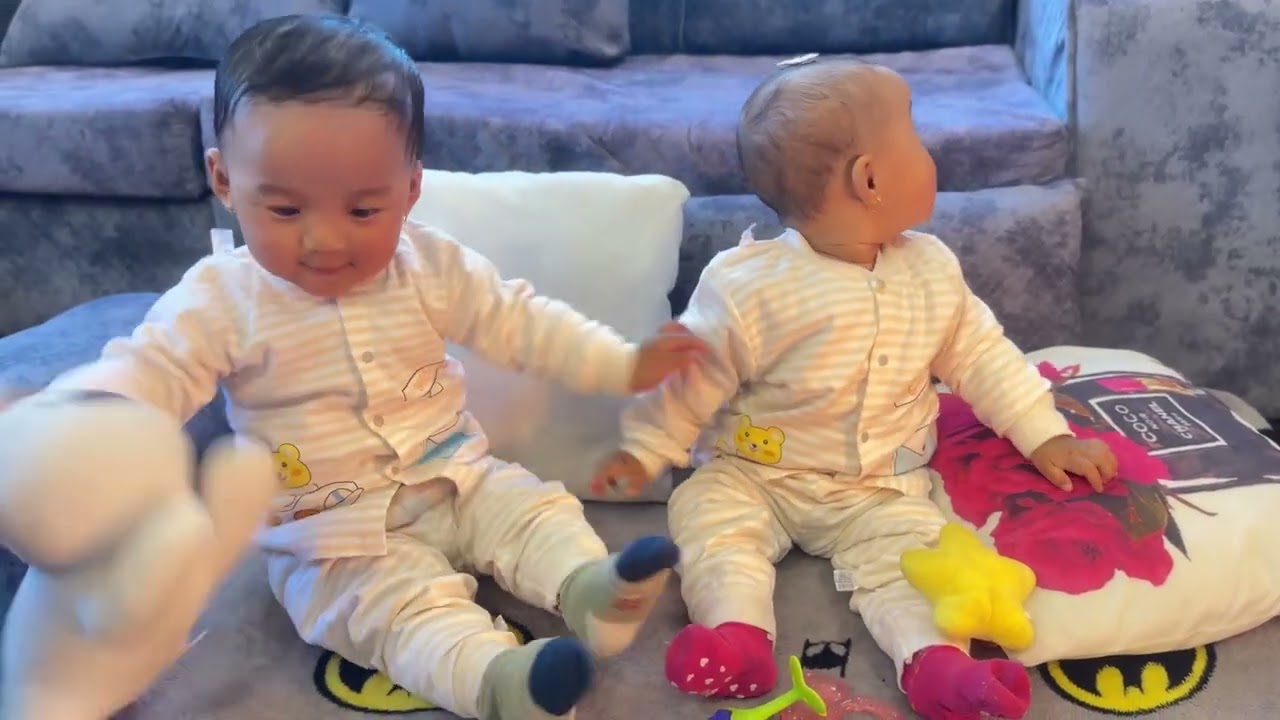 [twins-parenting] mero baby haru sarnu nai sakdaina k vako ho | crawling struggle | twins 