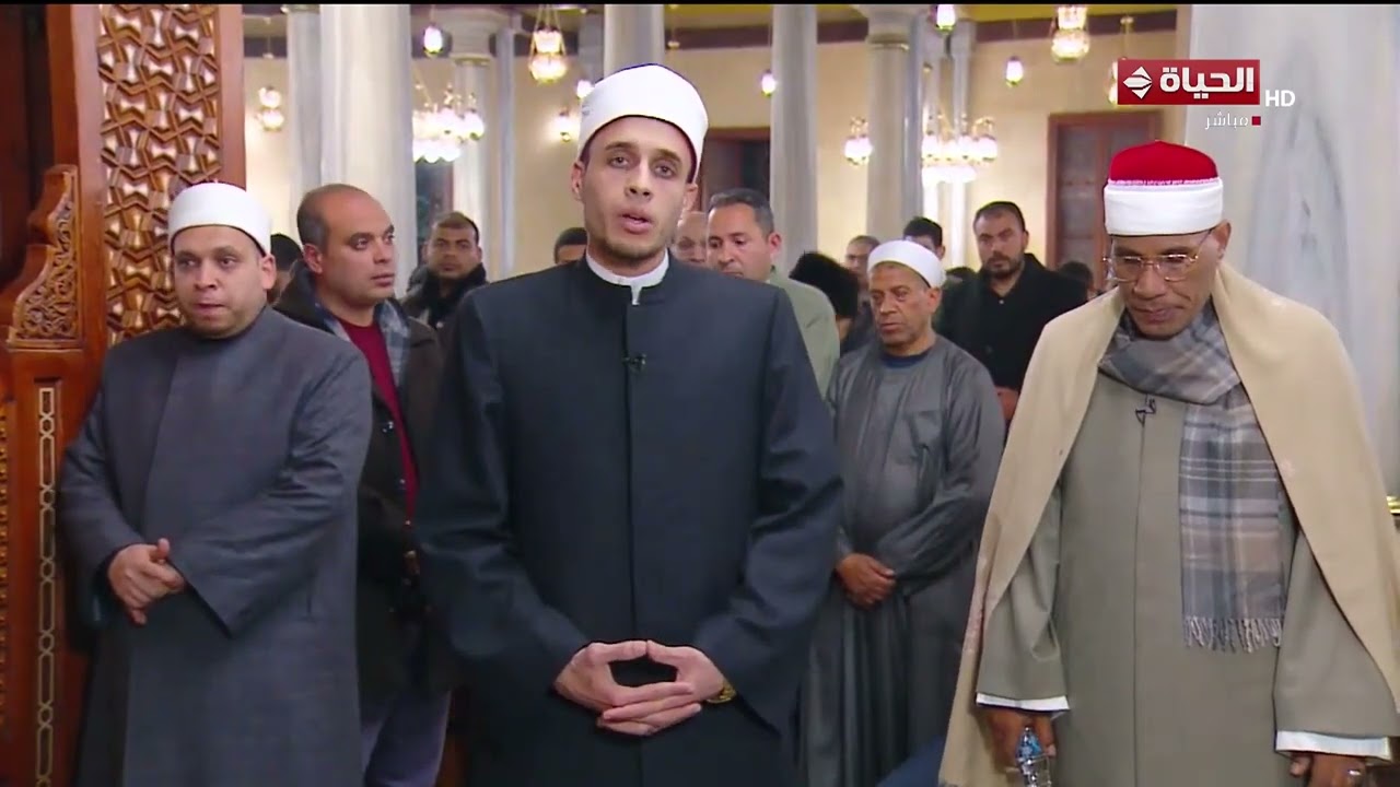 الشيخ عبد الفتاح الطاروطي يؤم المصلين في صلاة التراويح من مسجد الإمام الحسين