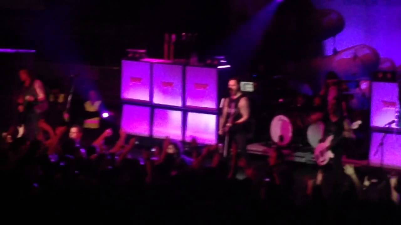 Bullet For My Valentine Hand of Blood / Hearts Burst Into Fire..(live