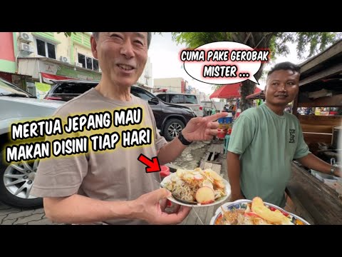 Image of NYOBAIN MAKAN DI PINGGIR JALAN MERTUA JEPANG MALAH MAKIN JATUH CINTA SAMA INDONESIA