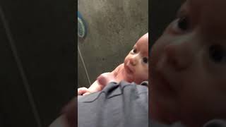 Primeiro Banho No Chuveiro Com O Papai. 12072018