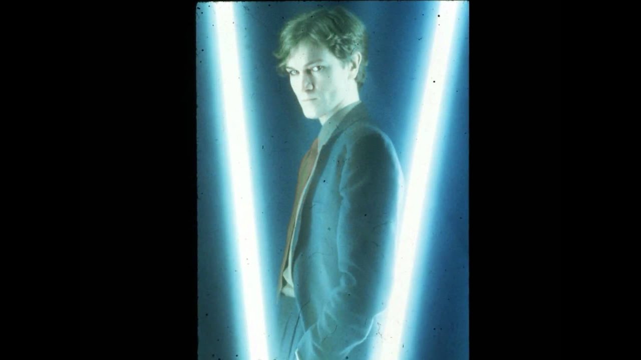 John Foxx - He's A Liquid (cover) Roland JP-8000 TR-606 no seqencers auf YouTube ansehen John Foxx - He's A Liquid (cover) Roland JP-8000 TR-606 no seqencers auf YouTube ansehen