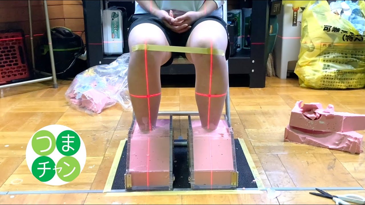 スケート靴の作り方 この若い体育教諭は、足の型取りに優れています