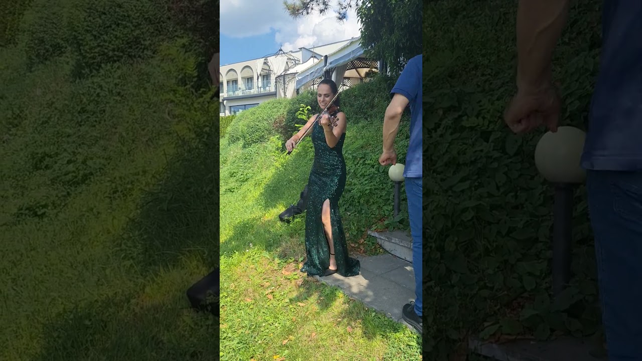 Видео изпълнение на Ивелина на електрическа цигулка