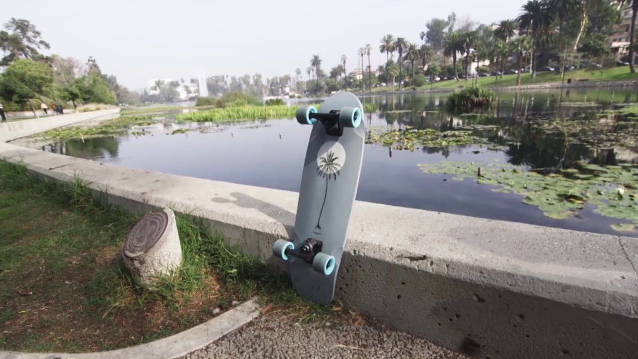 Landyachtz Dinghy Blunt with UV Graphics 28.5