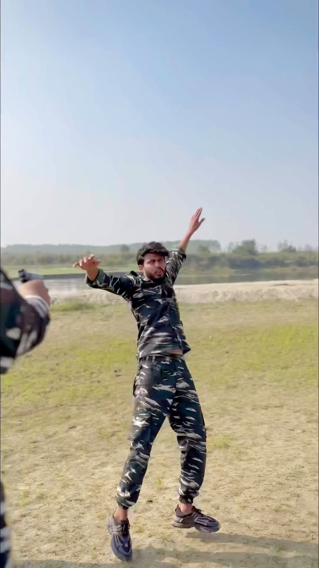 भाई ने दिया अपने फ़ॉजी भाई को धोका?? #foryou #army #emotional #shortsfeed #bhai #indianarmy #foji