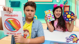 Maria Clara E Jp Aprendem Formas Geométricas Com Brinquedos De Pop It