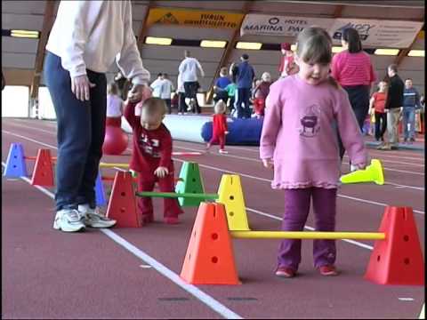lasten-liikunnan-ihmemaa-kupittaan-urheiluhallissa-turussa-vuonna-2006