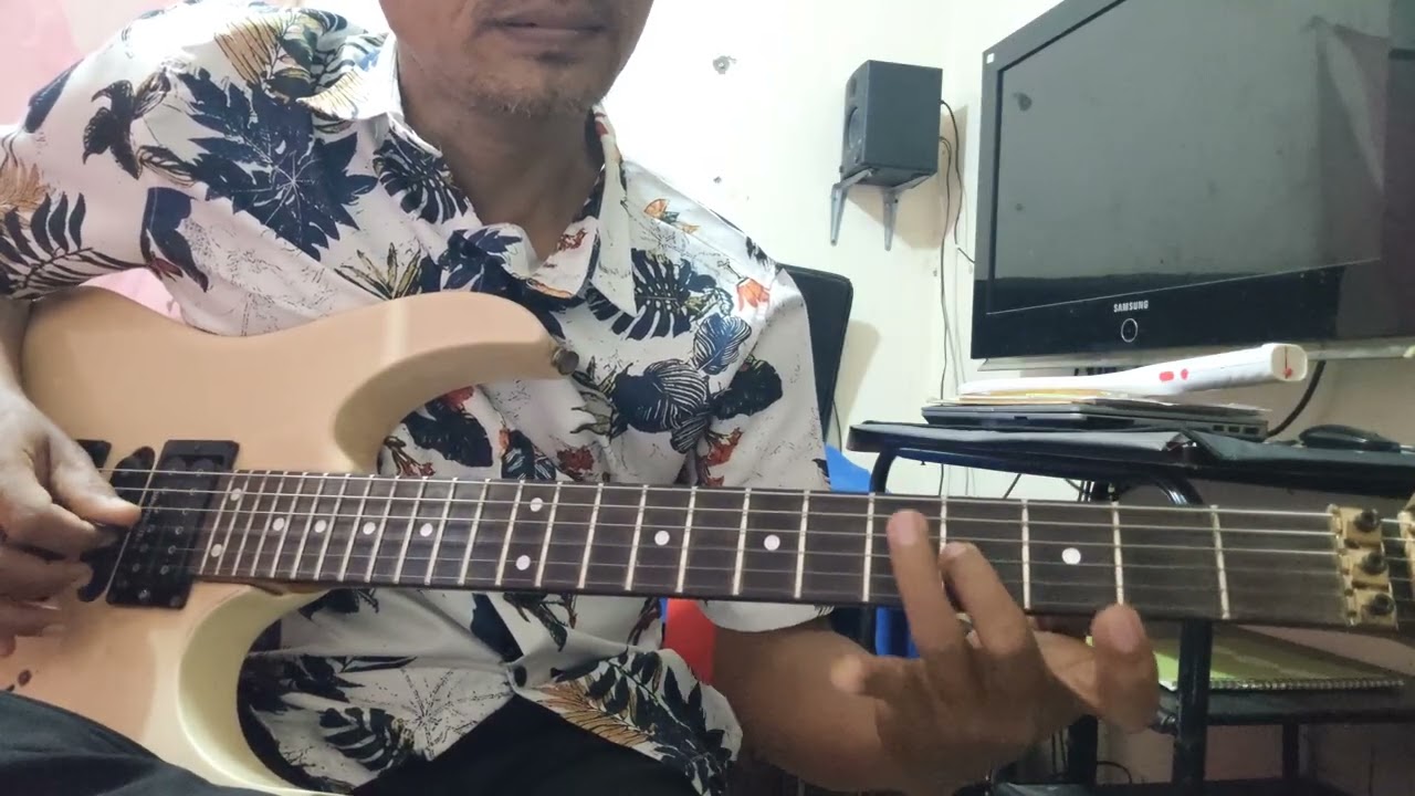 រៀនលេងហ្គីតារ បទ សម្លេងហ្គីតារ រស់ សេរីសុទ្ធា how to play guitar Somleng guitar.