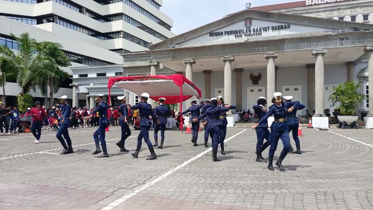 VARIASI FORMASI PASKIBRA SMA N 9 SEMARANG dalam LKBB TUGU MUDA 2024 di BALAI KOTA SEMARANG 2024