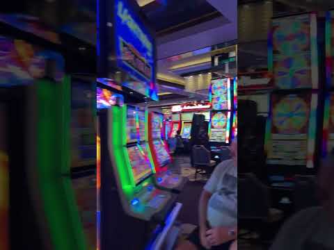 Peacock Beauty Imperial Slots