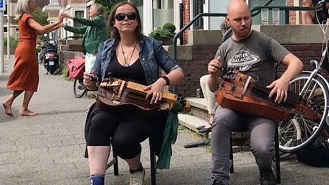Breton An dro - played by Sanne and Jimi on hurdy gurdy