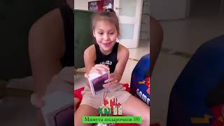 Оксана Самойлова дети разбирают новогодние подарки