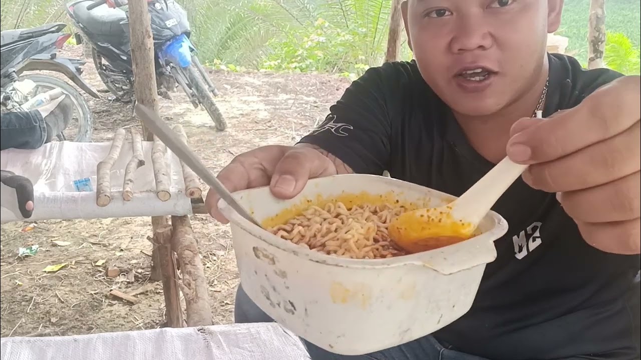 SERAPAN PAGI,,SAMPAI MERAH MULUT MAKAN MEE PEDAS