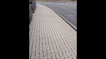 Comment Appelle-t-on l'espace réservé aux piétons le long d'une rue ? Comment Appelle-t-on l'espace réservé aux piétons le long d'une rue ?
