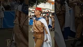 Capitán De Regulares Desfilado Elegantemente A 90 Pasos Por Minuto.