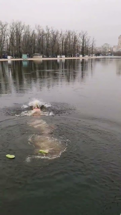 Зимнее плавание. Winter swimming. Ice. - YouTube