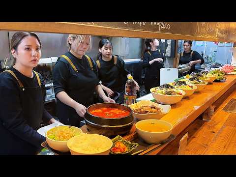 24 عام ا وفريق نسائي فقط مطعم كوري ممتلئ دائم ا