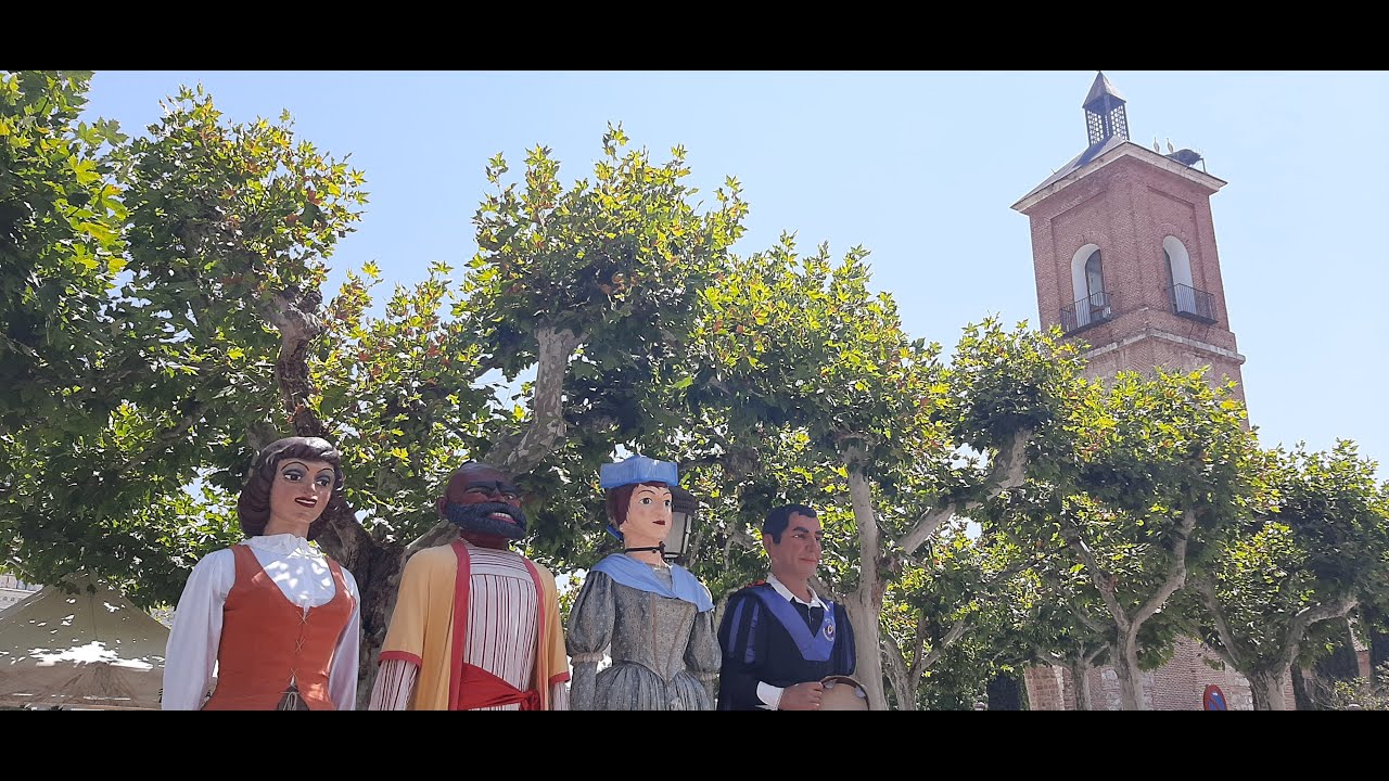 Los gigantes de Alcalá De Henares desfilan por las fiestas de los santos niños 2022