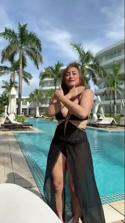 Ana Lee TikTok be like...