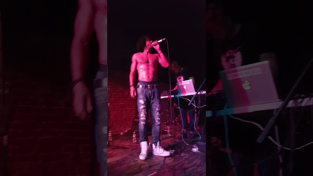 Wriggle- Clipping (The Smell, LA)