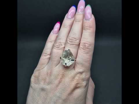 Жіноча срібна каблучка з натуральним камінням кристалом діамантового кварцу херкімеру, відео 1