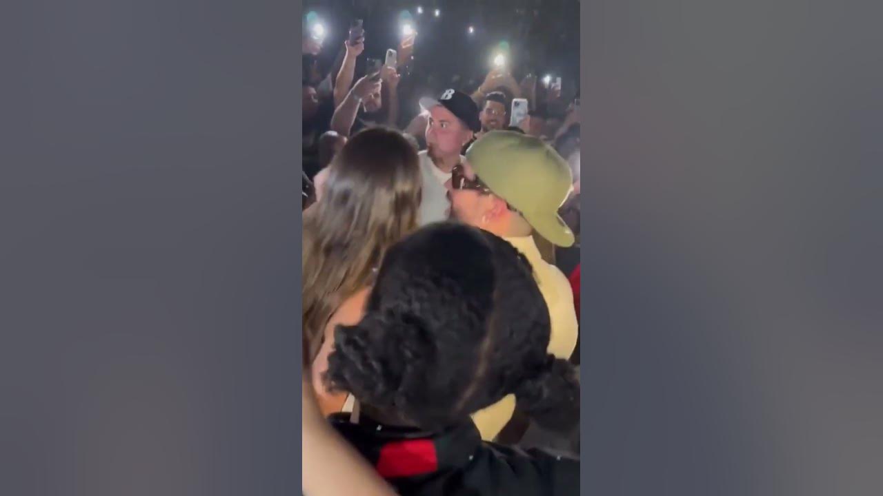 Kim Kardashian, Bad Bunny and Kendall Jenner last night at Drake’s concert #badbunny #kendalljenner