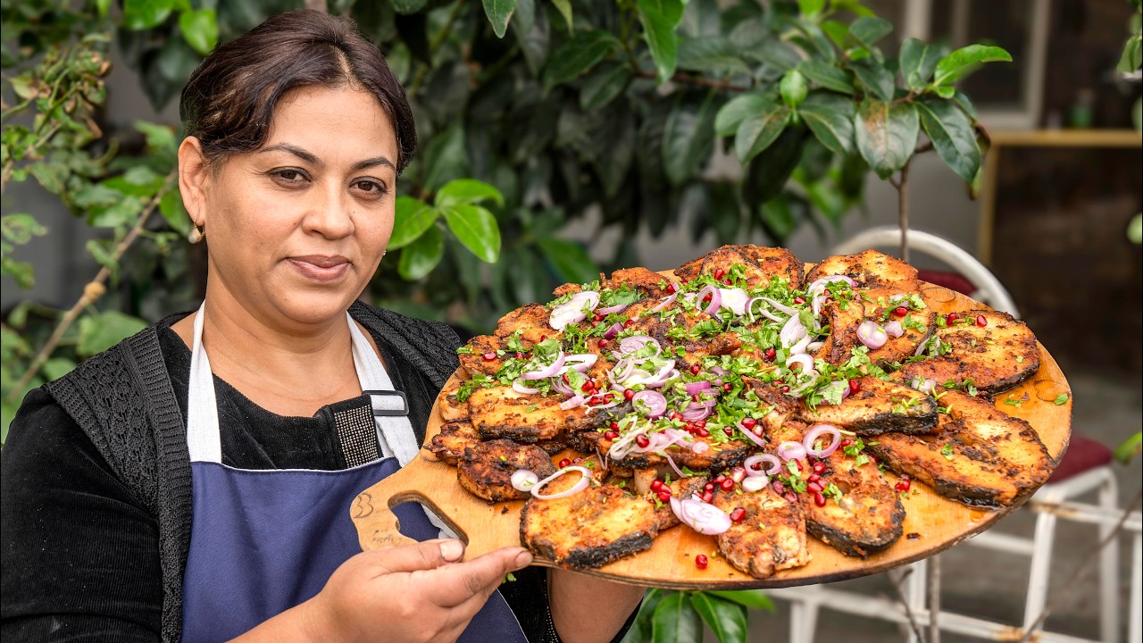 Уха из Рыб — Жарим Огромного Рыб Белугу  | Дождливый День в Деревне