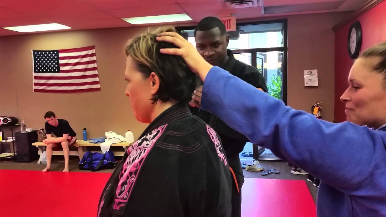 Women's basic Brazilian jiu-jitsu self defense